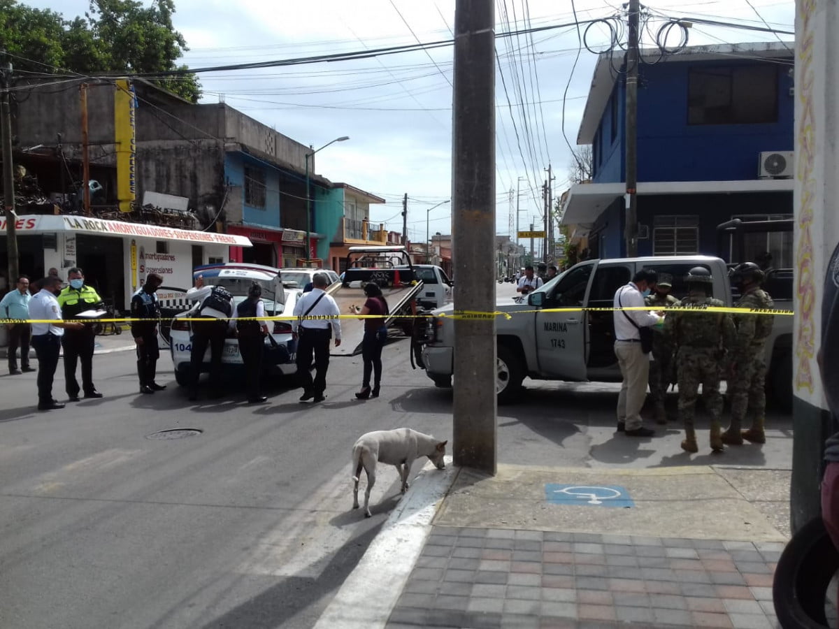 Marino omite señal de alto en Tampico y choca Patrulla de la PEA ; hay un policía lesionado
