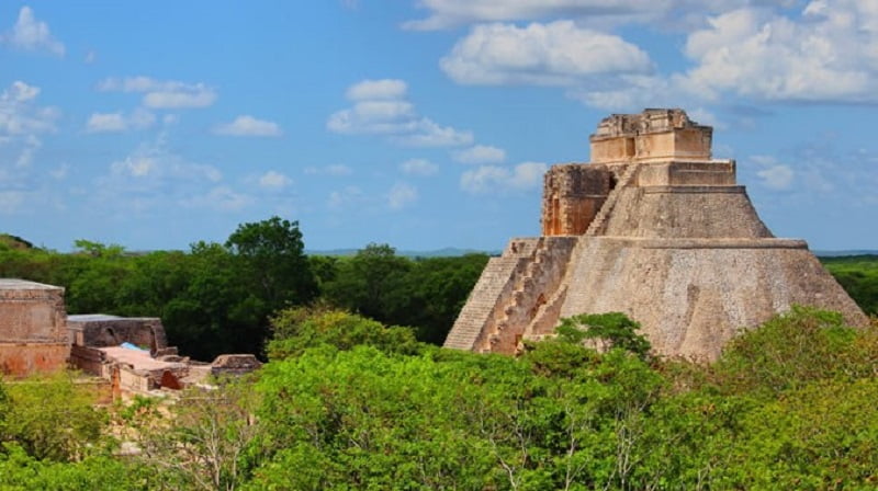 Podría cerrar zonas arqueológicas en Yucatán; turistas no respetan protocolos