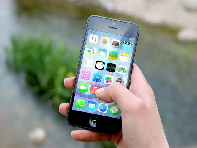 Covid-19 puede sobrevivir 28 días en la pantalla de celulares