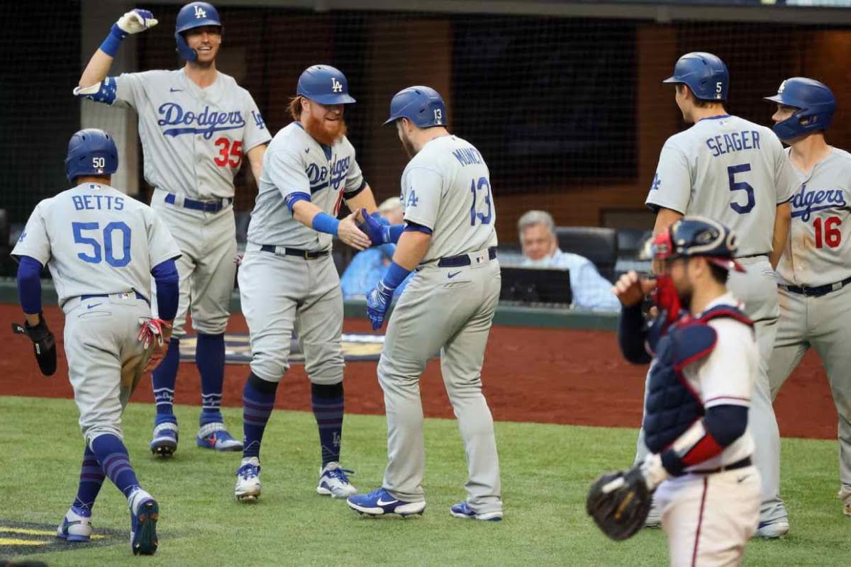 Urías y los Dodgers reaccionan y apalean a los Bravos