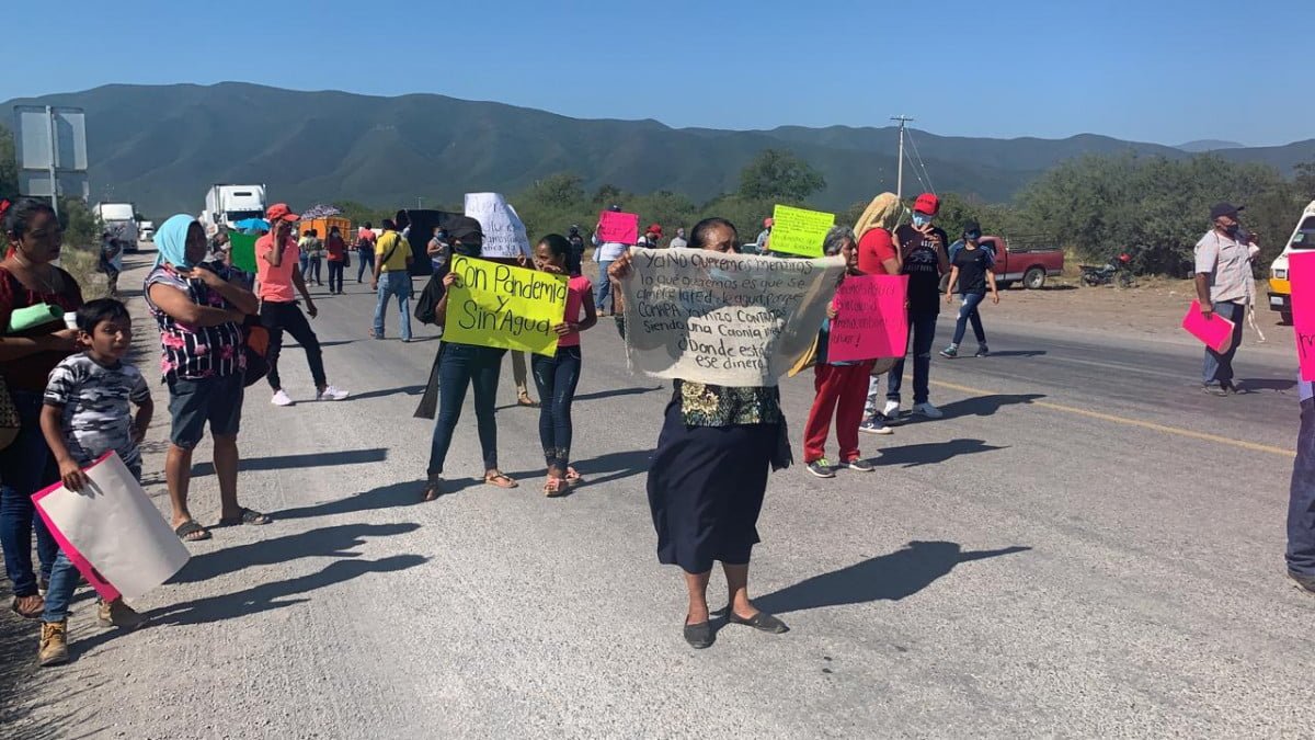 Bloquean carretera Rumbo Nuevo en protesta por falta de agua en Victoria