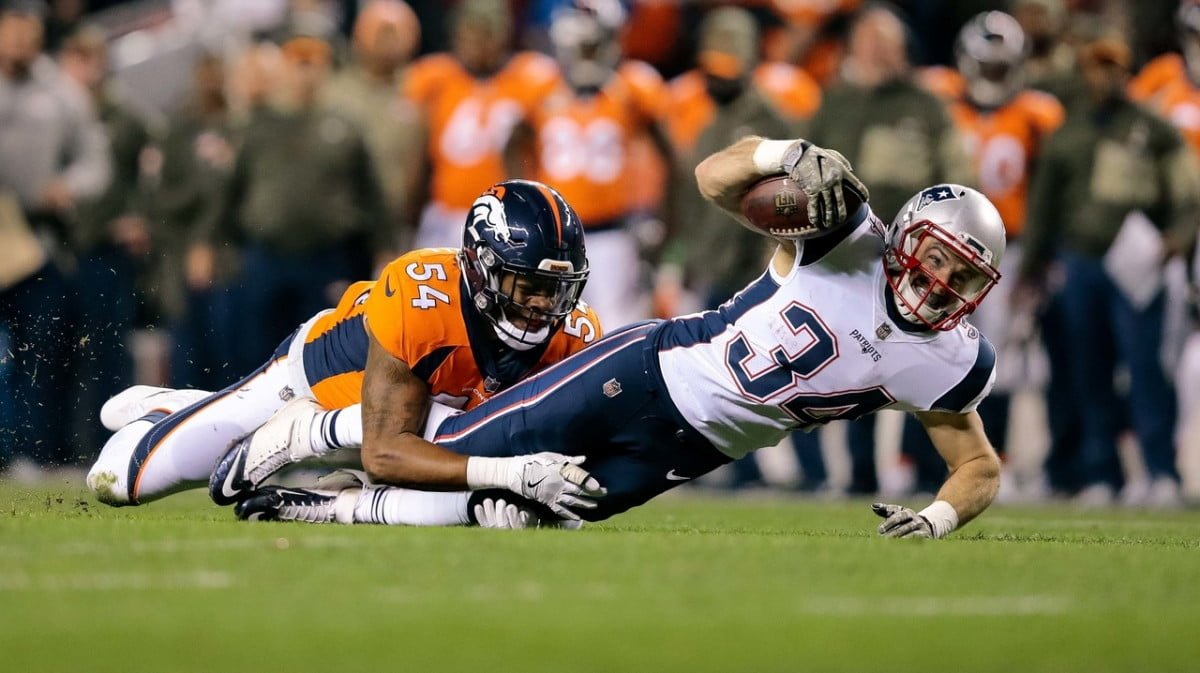 NFL pospone dos partidos por brotes de coronavirus