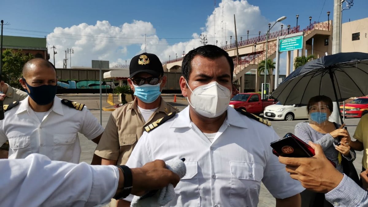 Marinos mercantes de Tampico protestan contra militarización del país