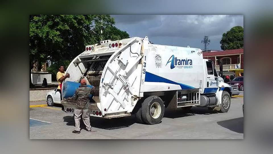 Recolectores de basura llegan al hospital tras picarse las manos con jeringas que gente arroja a la basura domestica