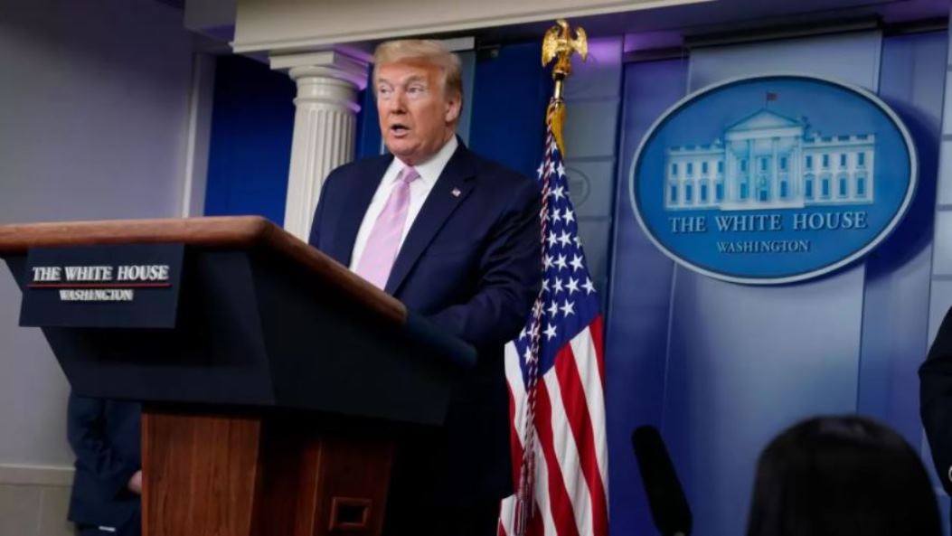 El petróleo cae tras el anuncio de Donald Trump de dar positivo al Covid-19