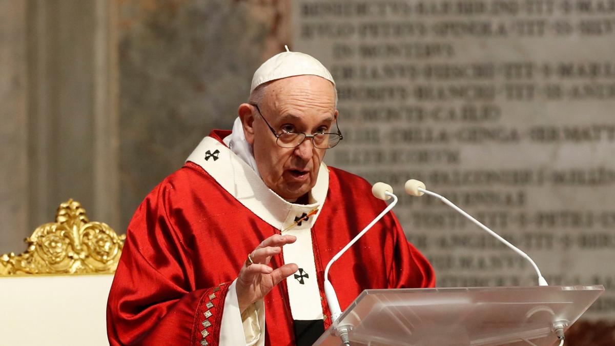 Homosexuales tiene derecho a una familia, tenemos que hacer una ley de convivencia civil: Papa Francisco