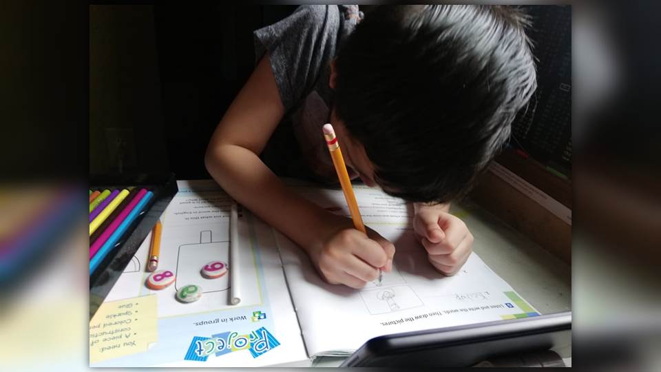 Maestros de Tampico se las ingenian para que sus alumnos no se atrasen