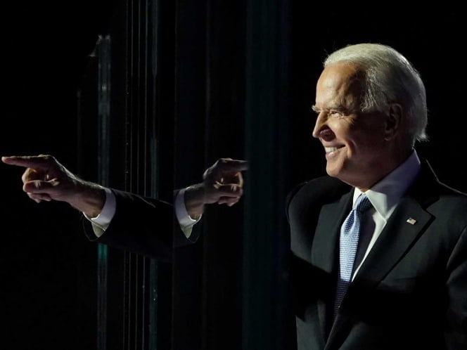 Vacuna de Pfizer da esperanza, pero queda larga batalla: Biden