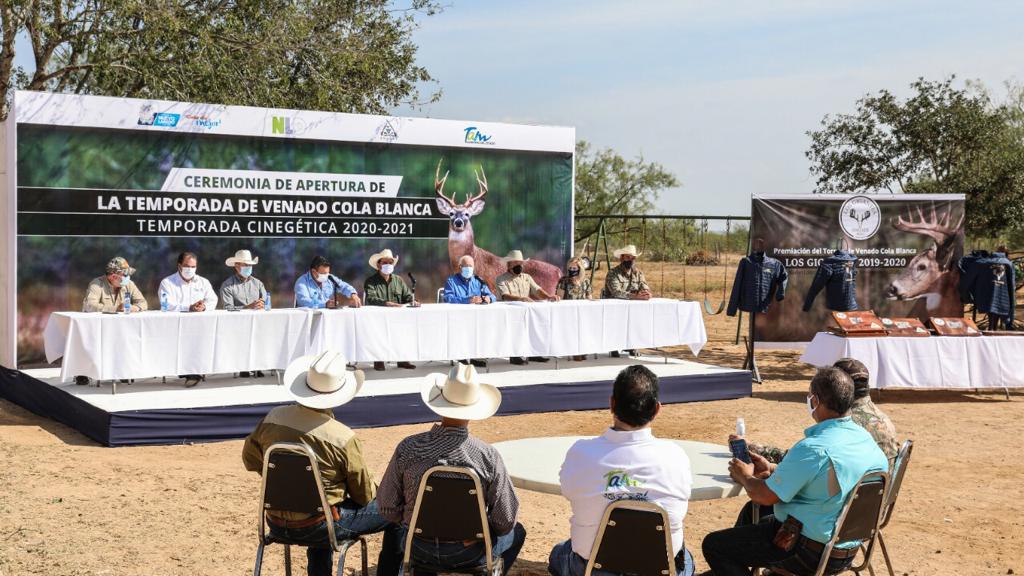 Dan Alcalde y Secretario banderazo a la Temporada de Cacería de Venado