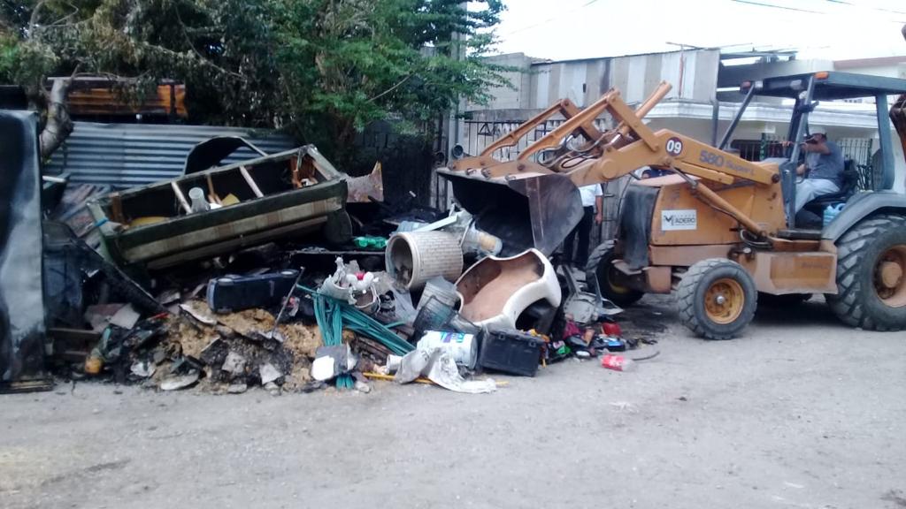 Gobierno de Adrián Oseguera auxilia a afectados  por  incendio
