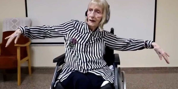 La entrañable reacción de una bailarina con Alzheimer al Lago de los Cisnes