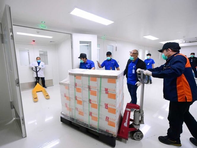 Recibe Indonesia cargamento de vacunas chinas anticovid