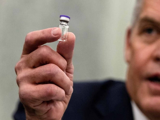 Trump exige a FDA aprobación de vacuna Pfizer; lanza amenaza