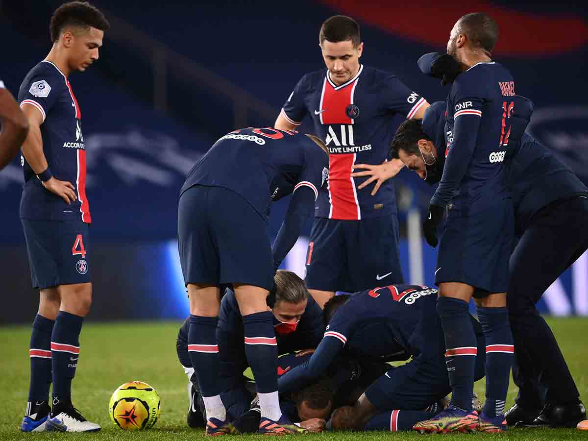 Neymar sufre grave lesión con el PSG