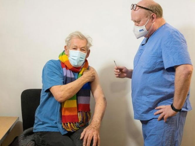 ‘Me siento eufórico’: Ian McKellen tras recibir vacuna covid