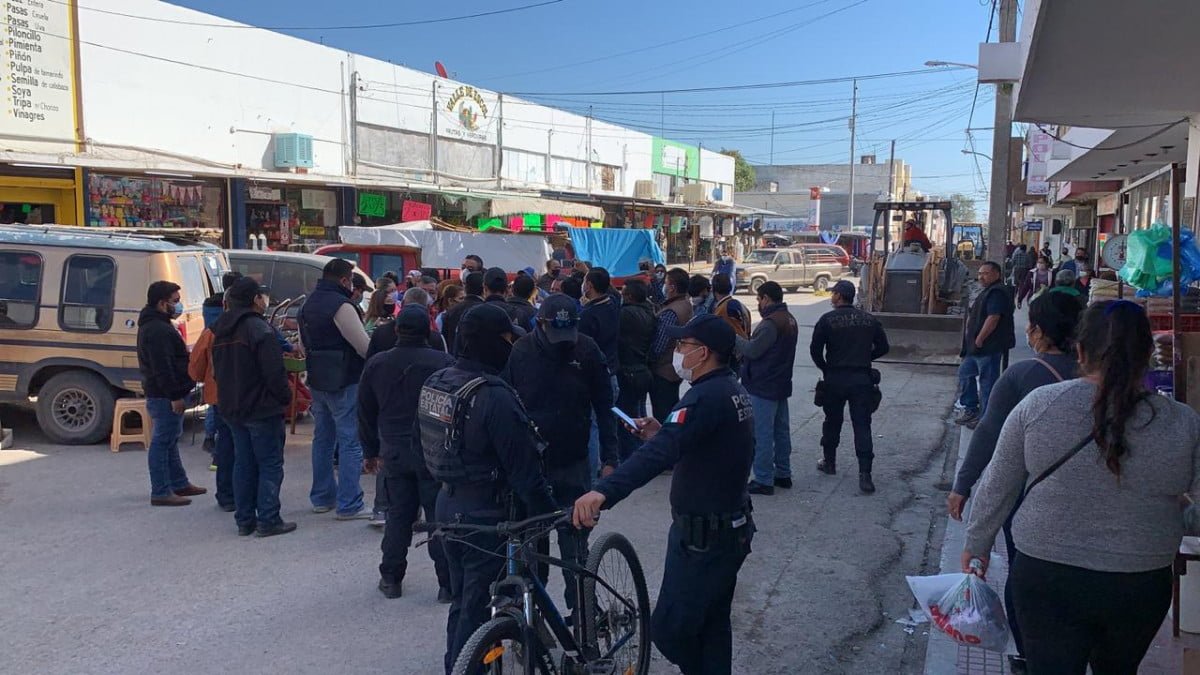 Golpes y empujones entre locatarios y ambulantes de la zona centro de Victoria