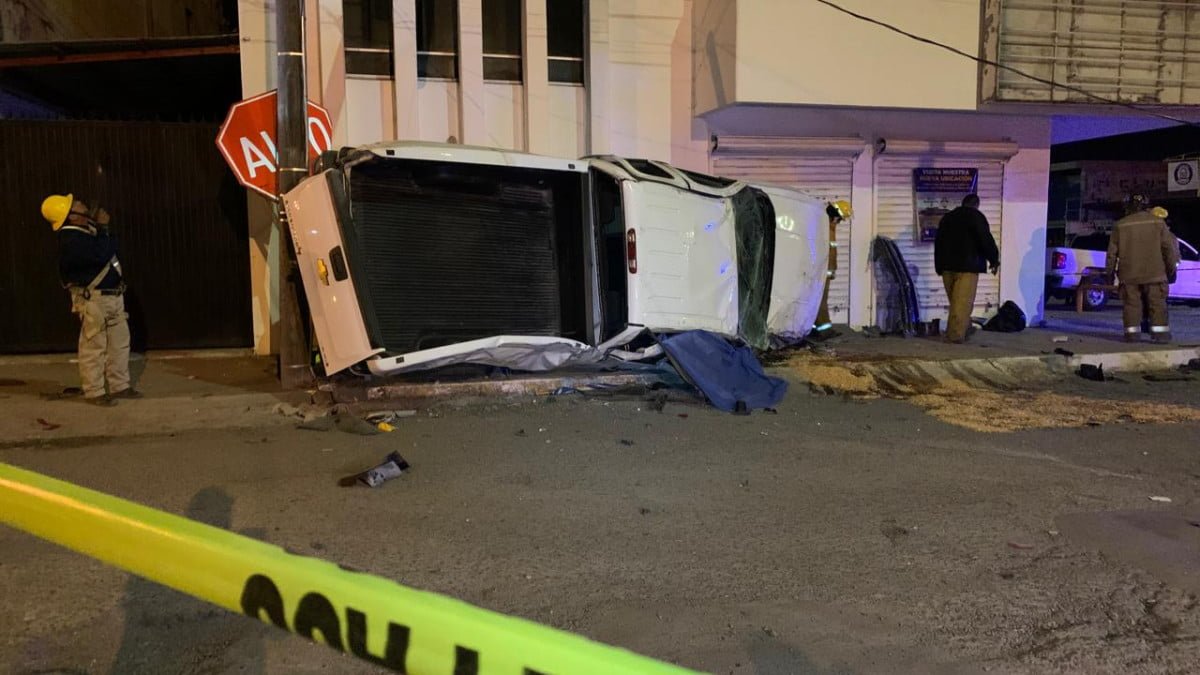 Tragedia en Victoria, automovilista muere en aparatosa volcadura