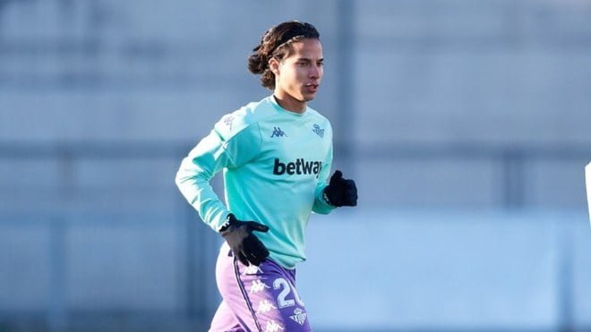 Diego Lainez da positivo de covid-19