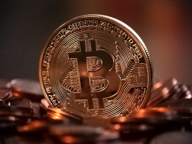 Bitcoin se dispara más de 14% tras mención en Twitter de Elon Musk