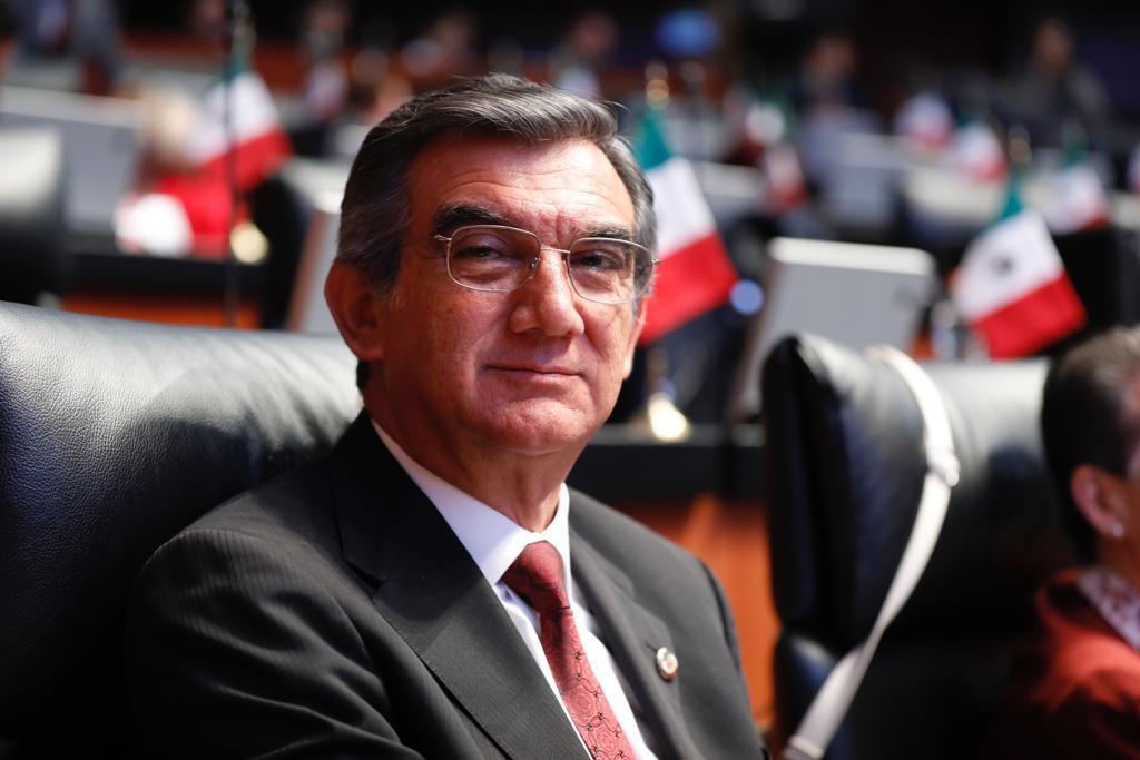 Reconoce Américo Villarreal labor de enfermeras y enfermeros