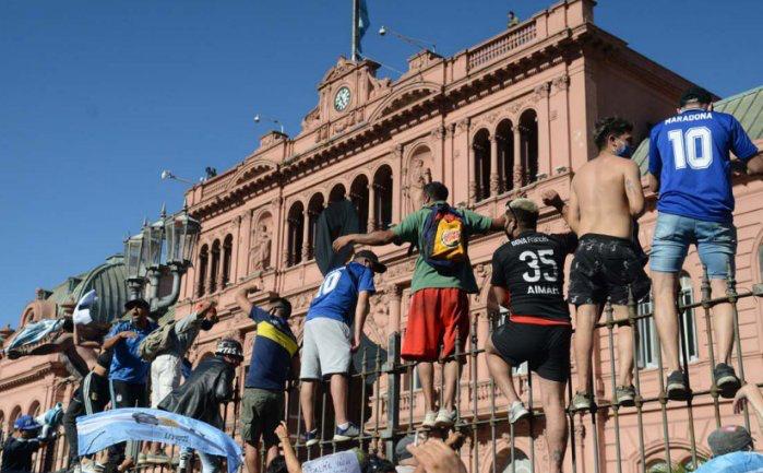 Washington ordena toque de queda luego de que manifestantes intentaron entrar al Capitolio