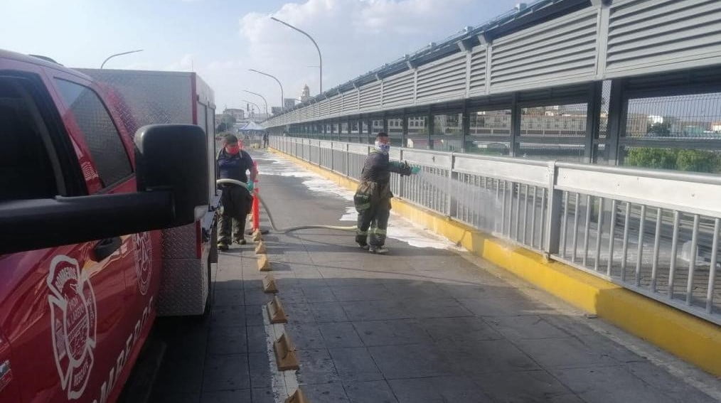 Desinfectan oficinas de CAPUFE y Puentes 1 y 2 en Nuevo Laredo