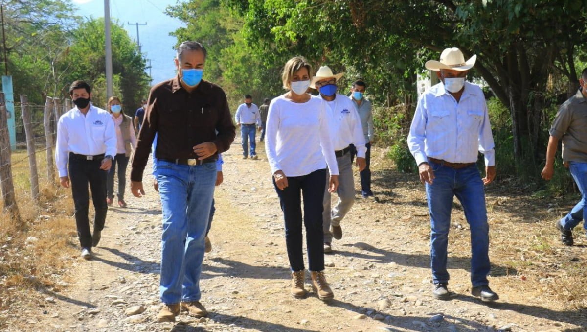 Lleva Pilar Gómez apoyos al campo de Ciudad Victoria
