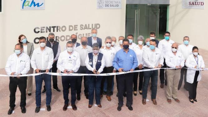 Reconoce Francisco Cabeza de Vaca a personal de salud en hospitales privados que luchan contra el Covid-19.