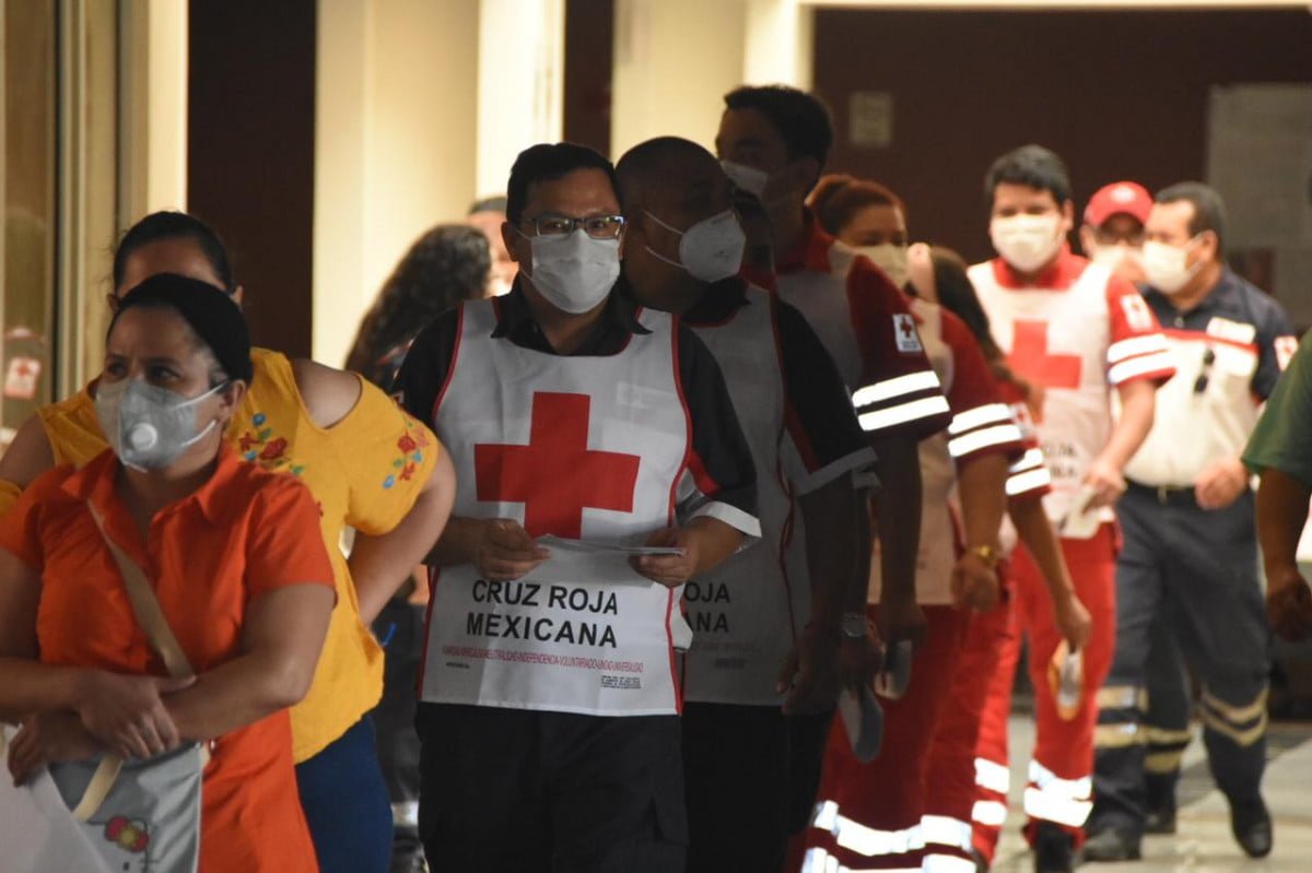 Vacunan a 180 paramédicos de Cruz roja en Tamaulipas