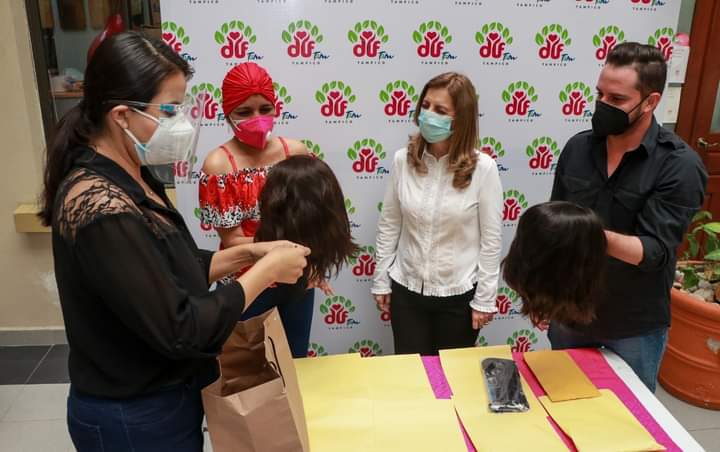 Recibe DIF Tampico trenzas para elaborar pelucas; se donan a mujeres que luchan contra el cáncer