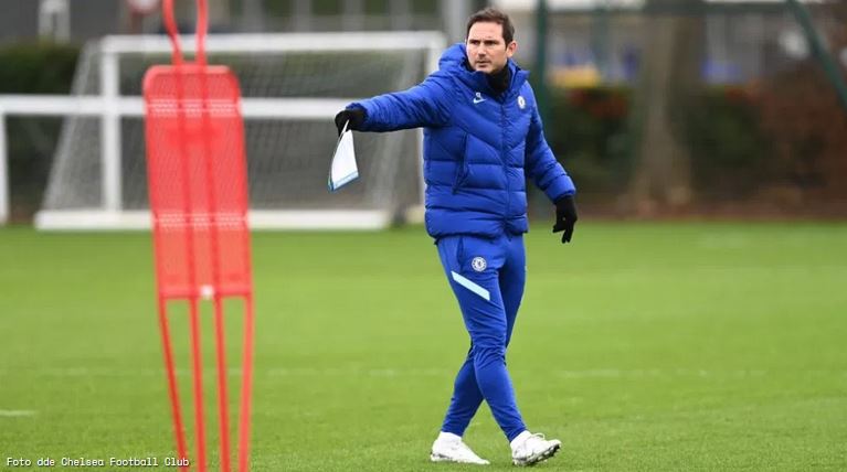 Chelsea destituye a su entrenador Frank Lampard