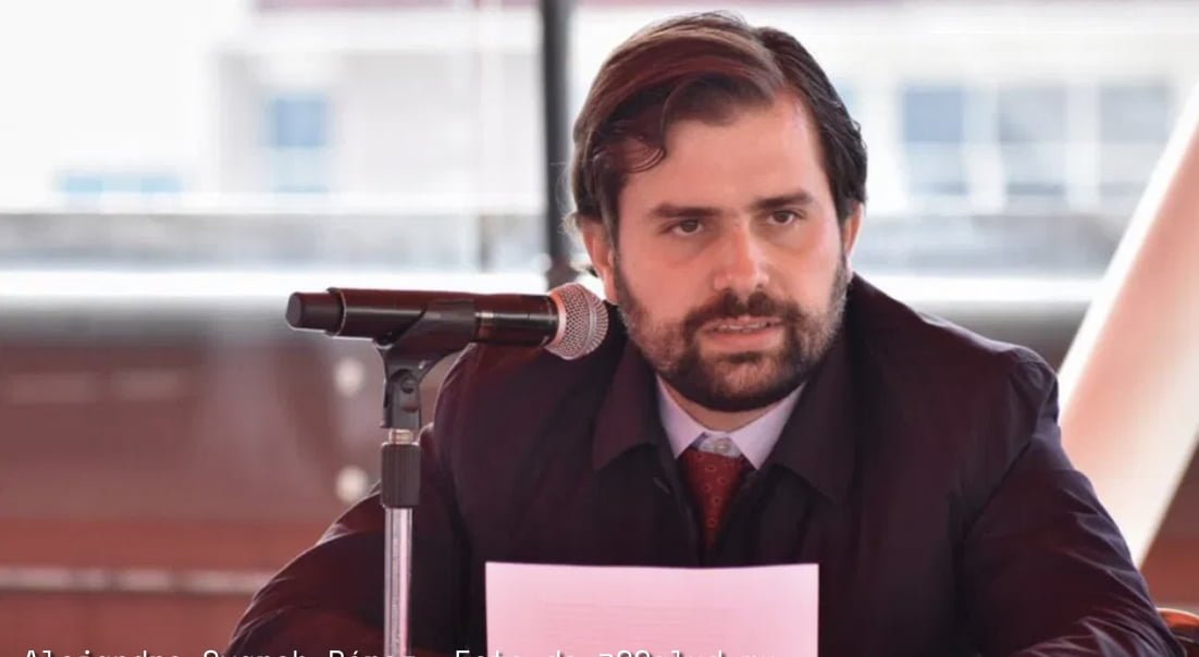 Nombran al doctor Alejandro Svarch como nuevo titular de Cofepris