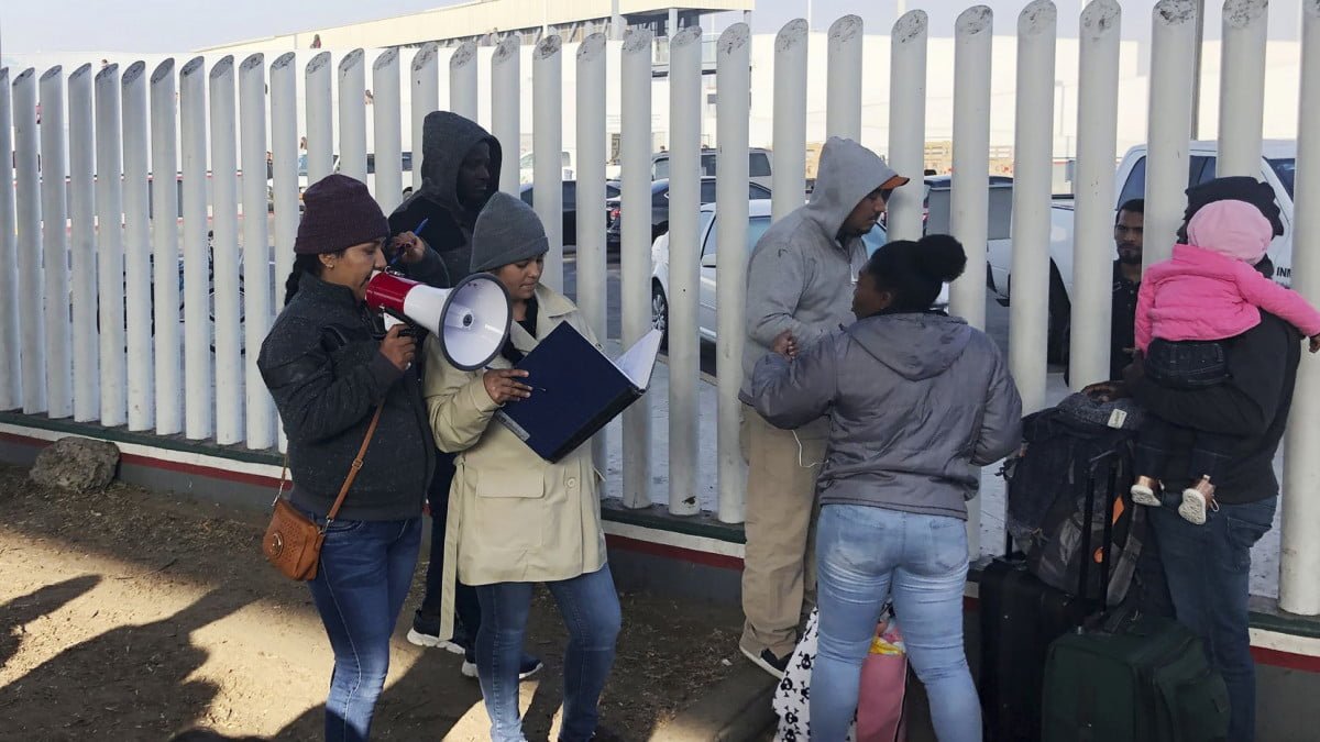 Estados Unidos comenzará a admitir a los solicitantes de asilo que esperan en México