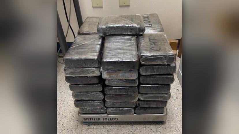 Descubren droga en cargamento de papel higiénico en el puente 3