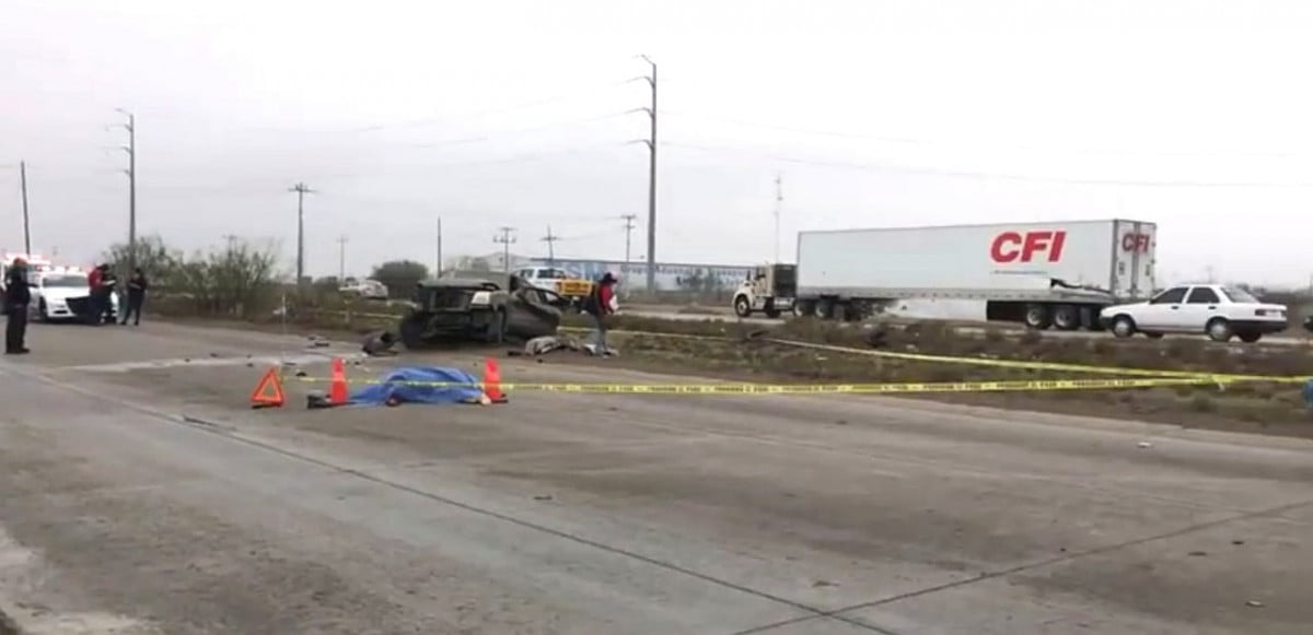Choque entre camioneta y tráiler deja una persona muerta
