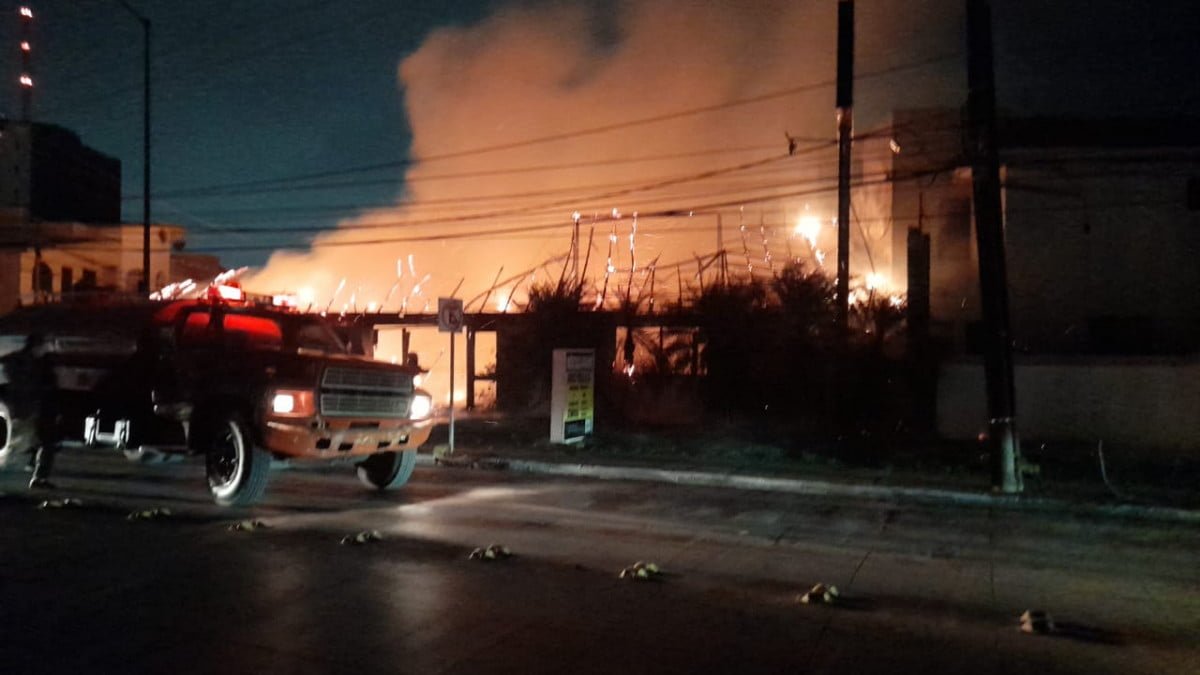 Se incendia negocio en Tampico tras ingreso de Frente Frío