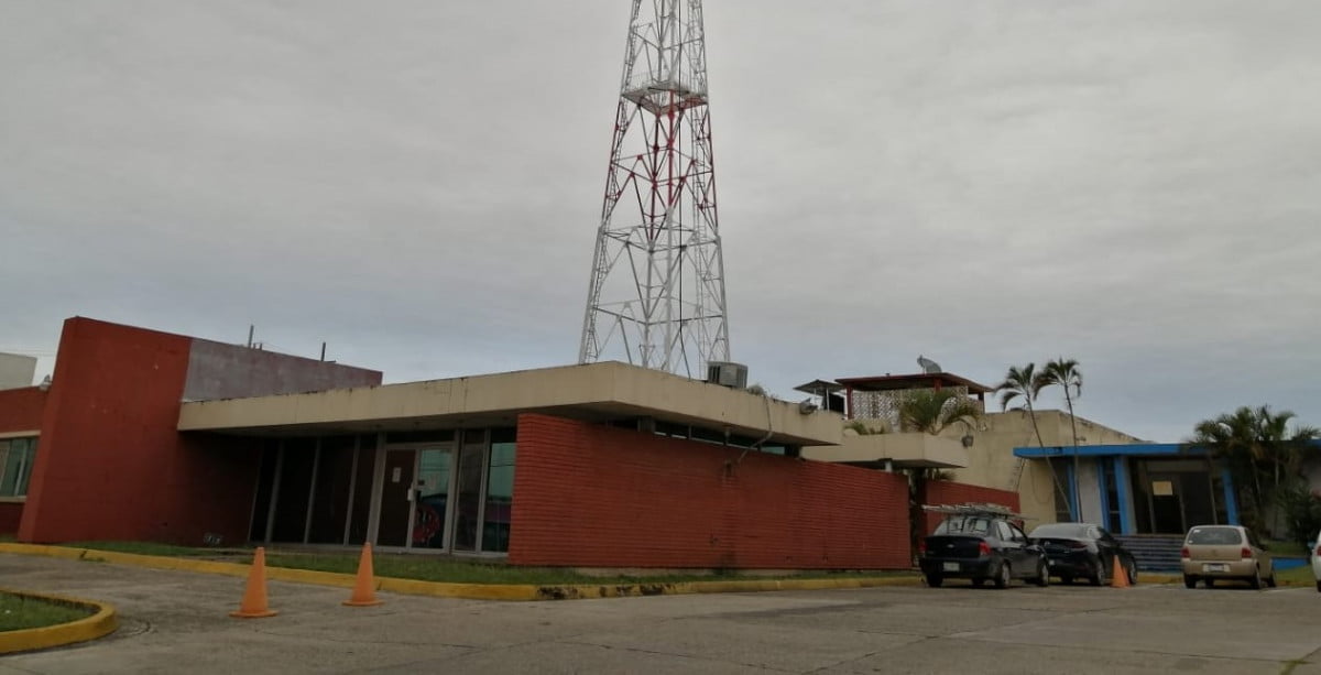 Roban centro de carga a televisora en Tampico