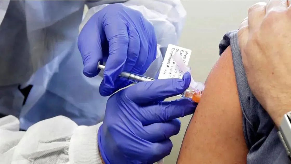 Pide Salud hacer caso omiso a noticias falsas sobre vacunación anticovid