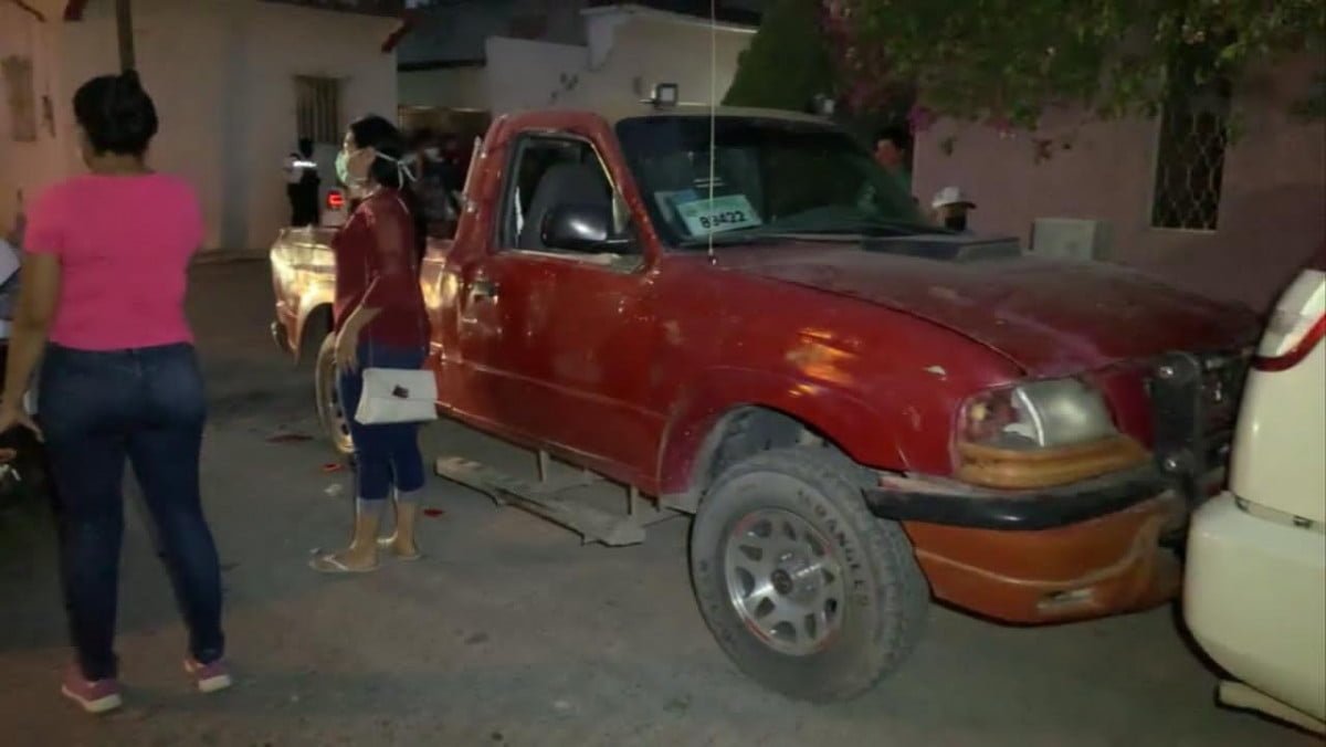 Colocan camioneta como escudo y viven de milagro en el 5 Abasolo