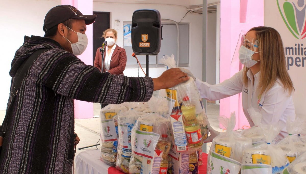 Beneficia DIF Madero con paquetes alimentarios a residentes de la Hipódromo