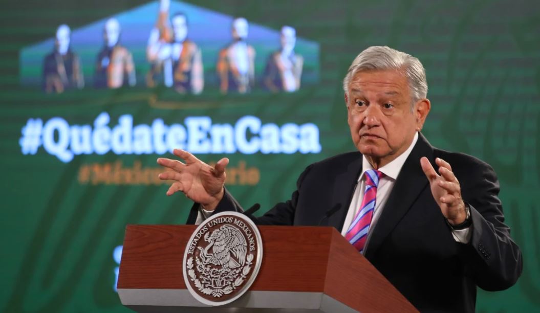 AMLO pide tiempo a jubilados del ISSSTE, se compromete a que tengan pensiones justas