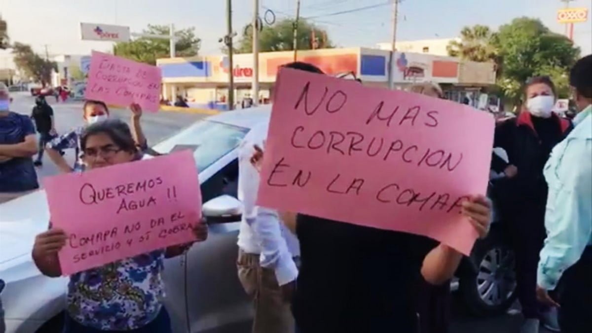 Con bloqueo frente a Hospital General exigen agua; Gerente de COMAPA se compromete a dar solución