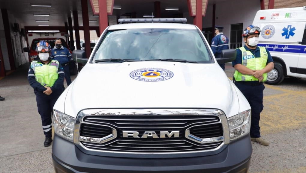 Entrega Enrique Rivas 2 ambulancias y camioneta nuevas a PCyB
