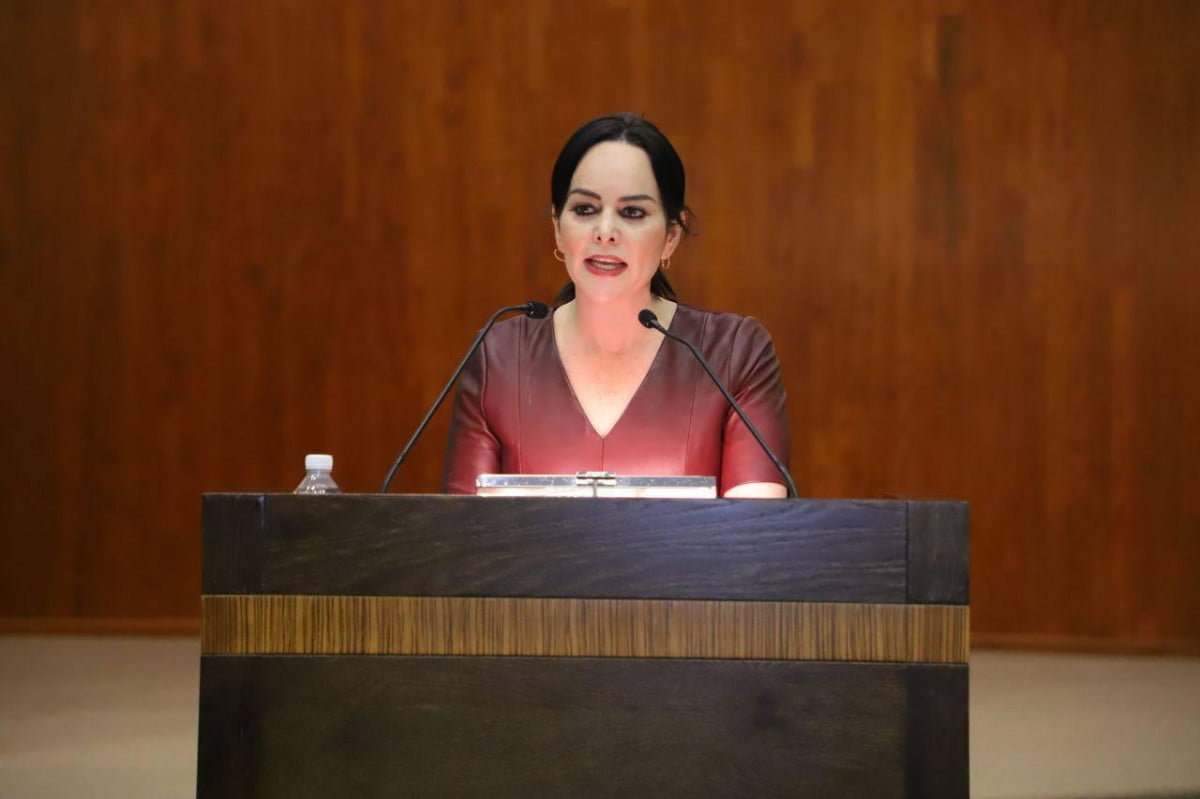 Carmen Lilia Canturosas solicita licencia como diputada local