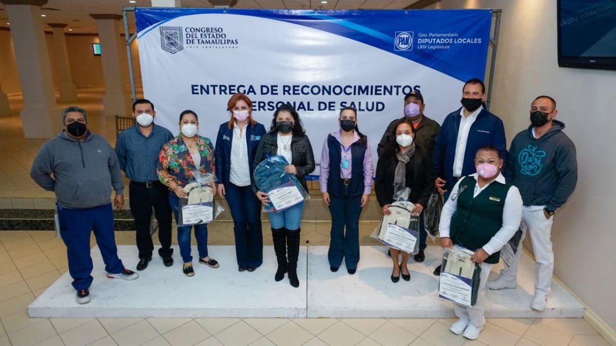 Diputados entregan reconocimiento a personal de primera linea