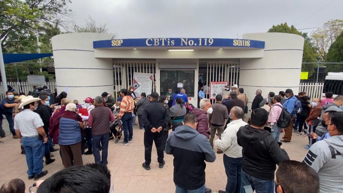 Con largas filas arranca vacunación contra el Covid-19 en Cd. Victoria