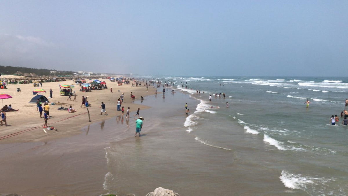 Recibe Playa Miramar exceso de visitantes; aplicación de registro habría fallado