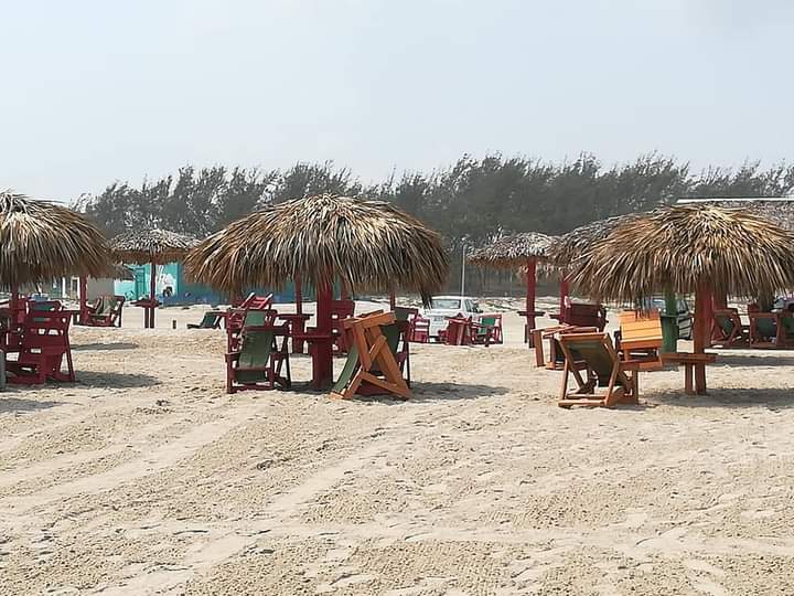 De locura las rentas de palapas en playa Miramar; los precios oscilan entre los 500 y 2 mil 500 pesos