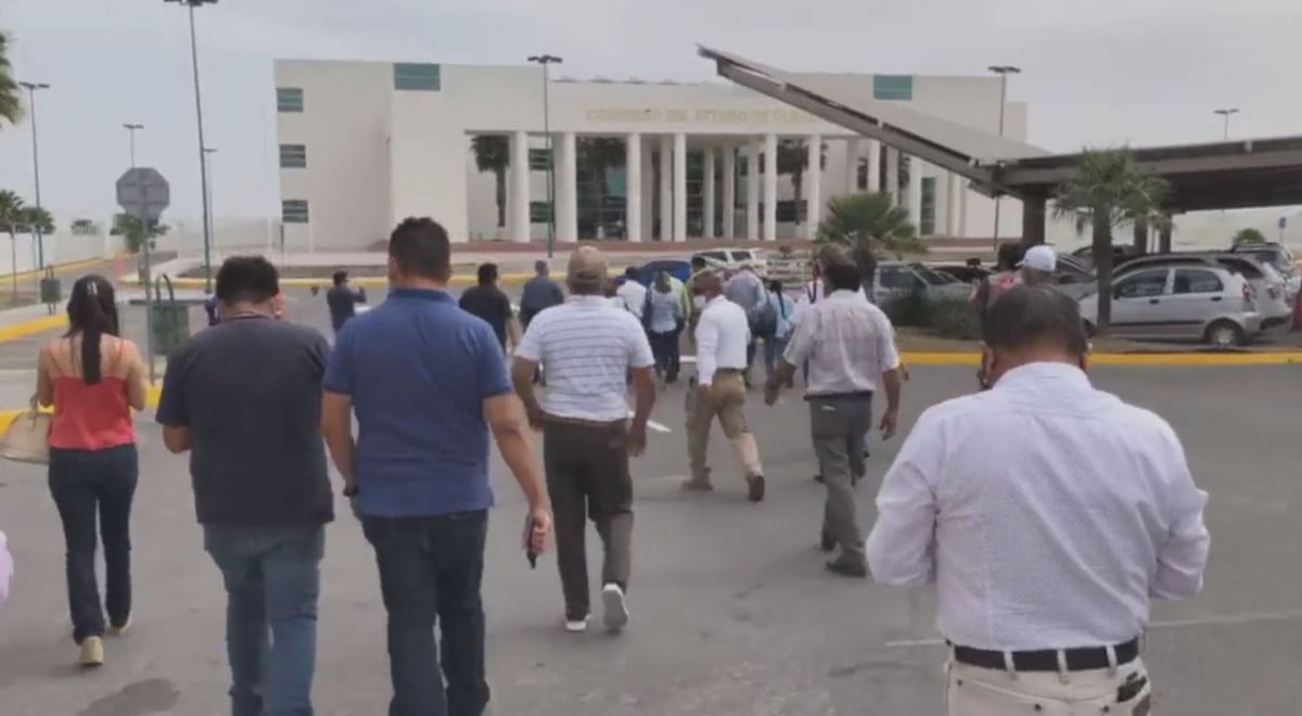 Con “megacaravana” Maestros Jubilados continúan protestando contra determinación de la SCJN
