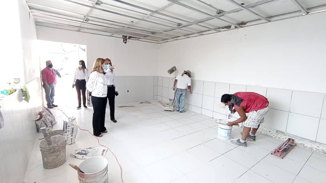 Supervisa Aída Féres Rehabilitación del Comedor Comunitario de la Zona Centro